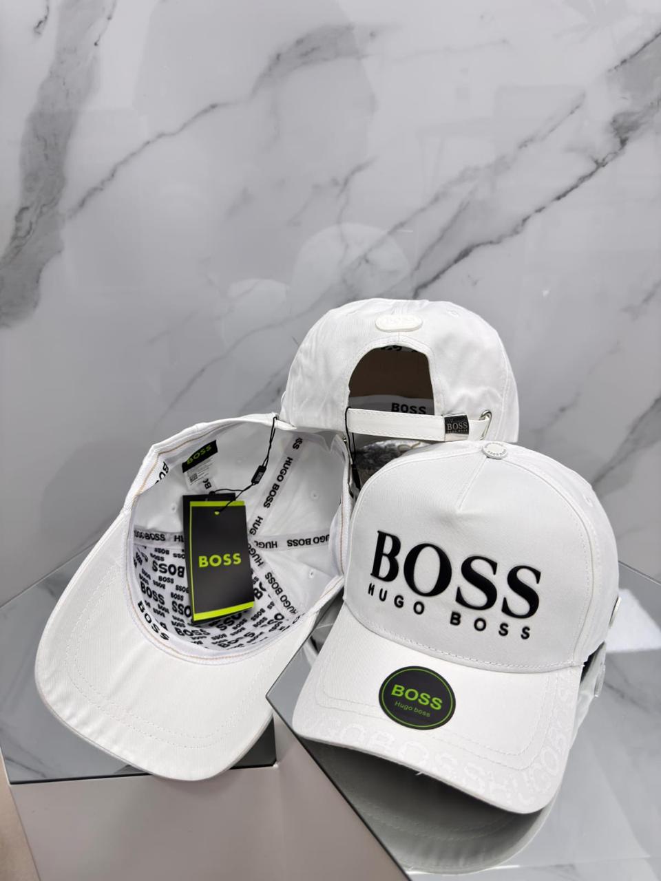 GORRA BOSS BLANCA CON NEGRO