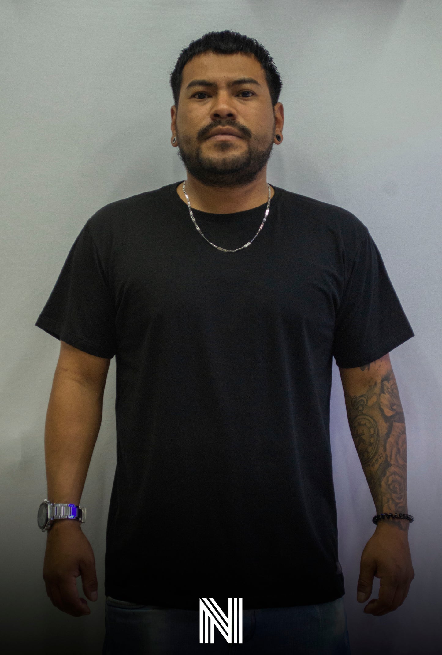CAMISETA LISA TELA FRIA NEGRA