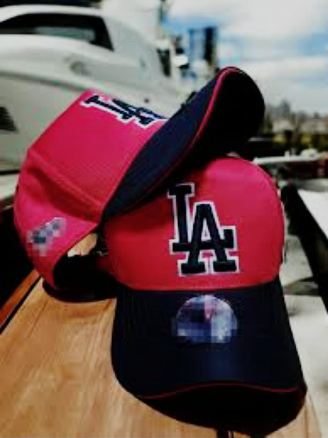 GORRA LA RED AND BLACK