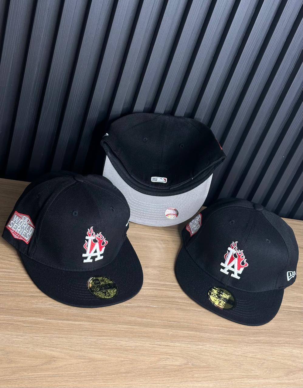 GORRA CERRADA LA BLACK