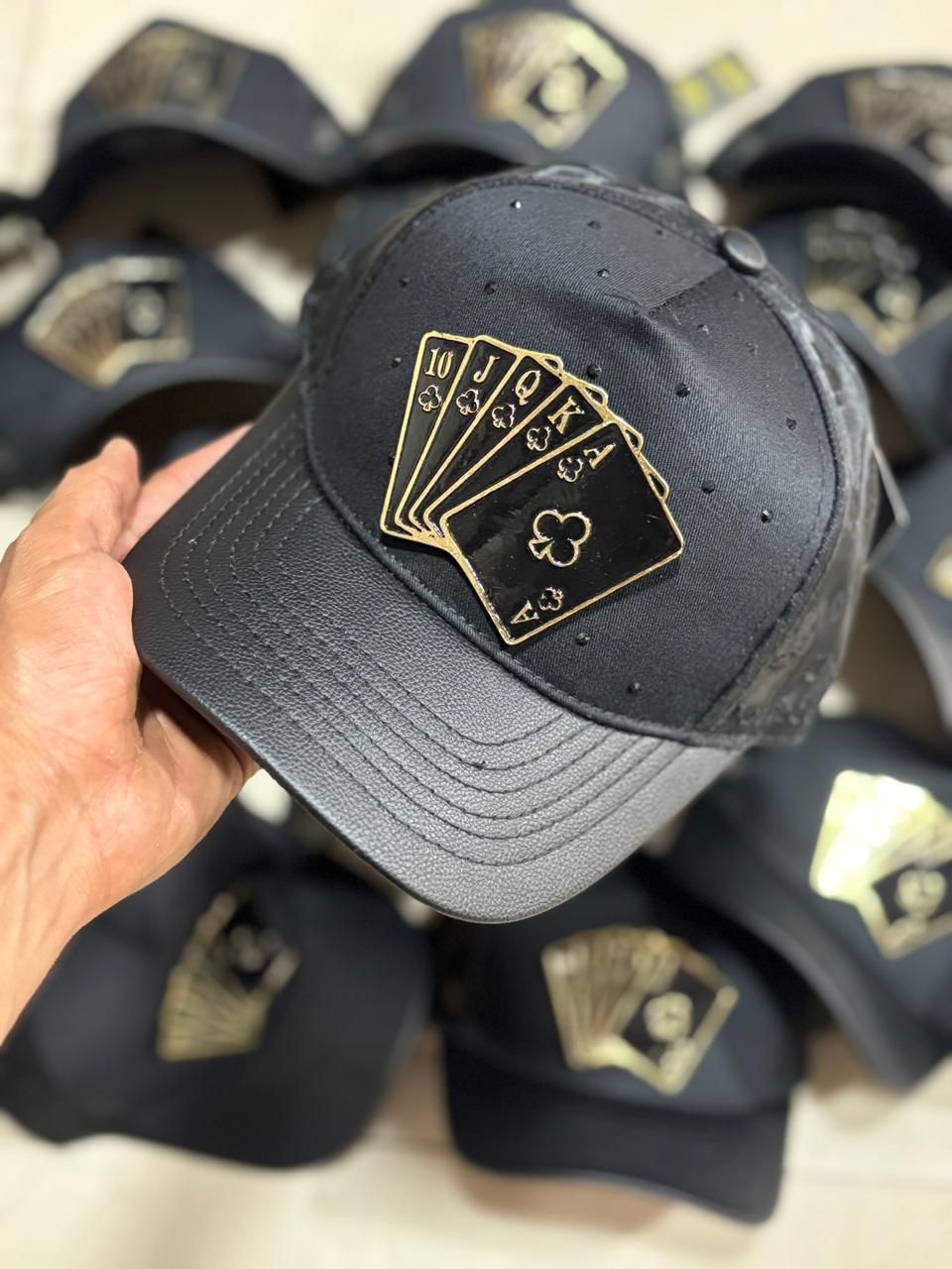 GORRA ESCALERA REAL BLACK AND GOLD