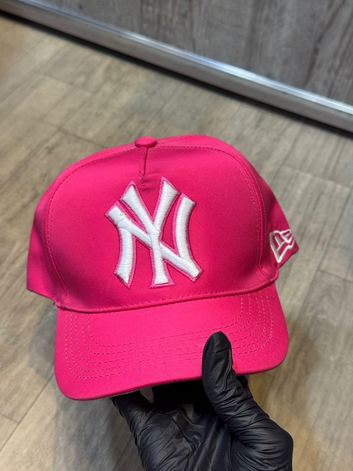 GORRA YANKEES FUCSIA PEQUEÑA