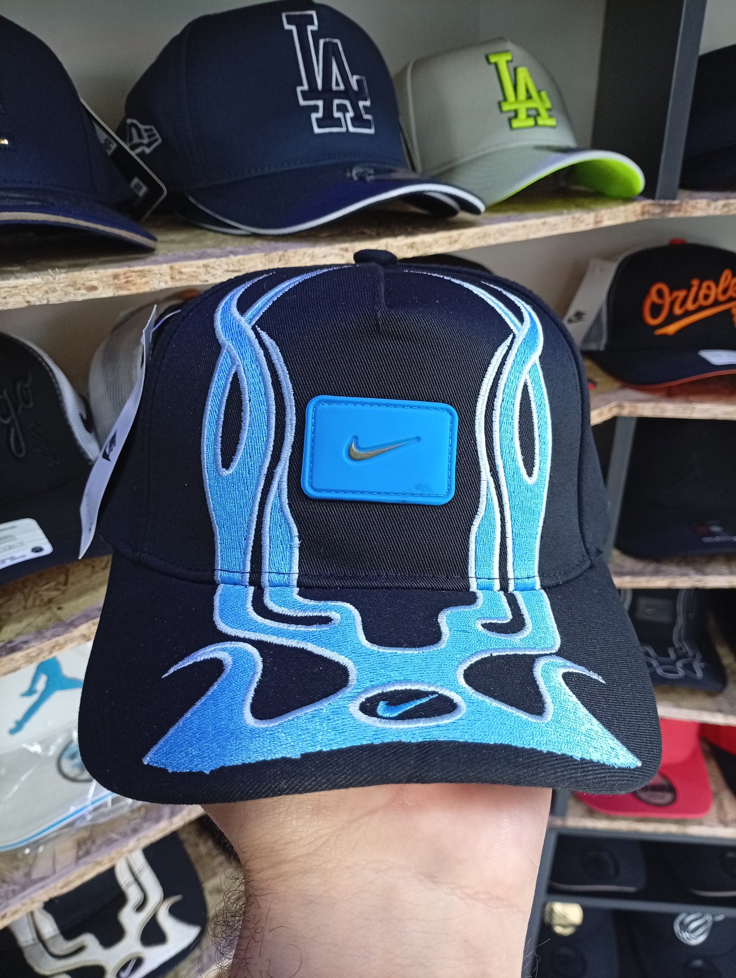 BK NIKE NEGRO CON AZUL FUEGO