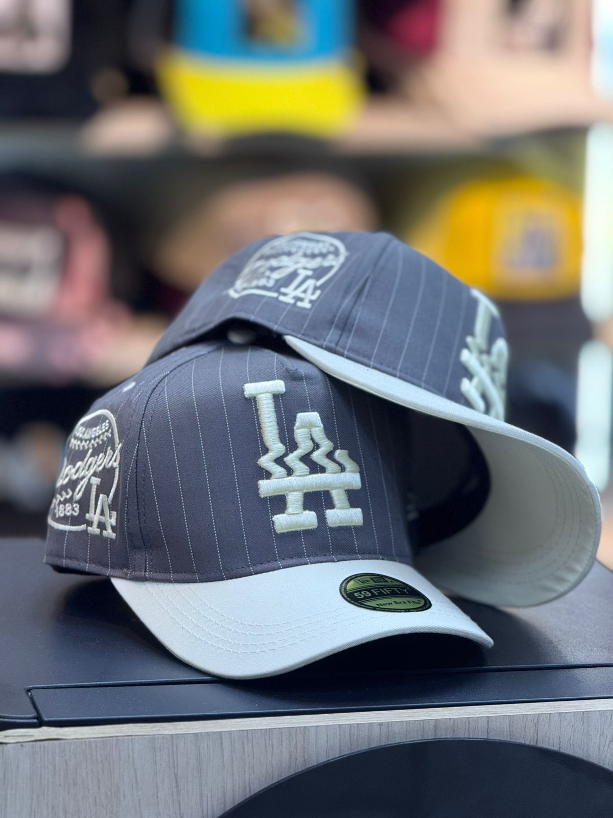 GORRA LA GRIS CON BLANCO