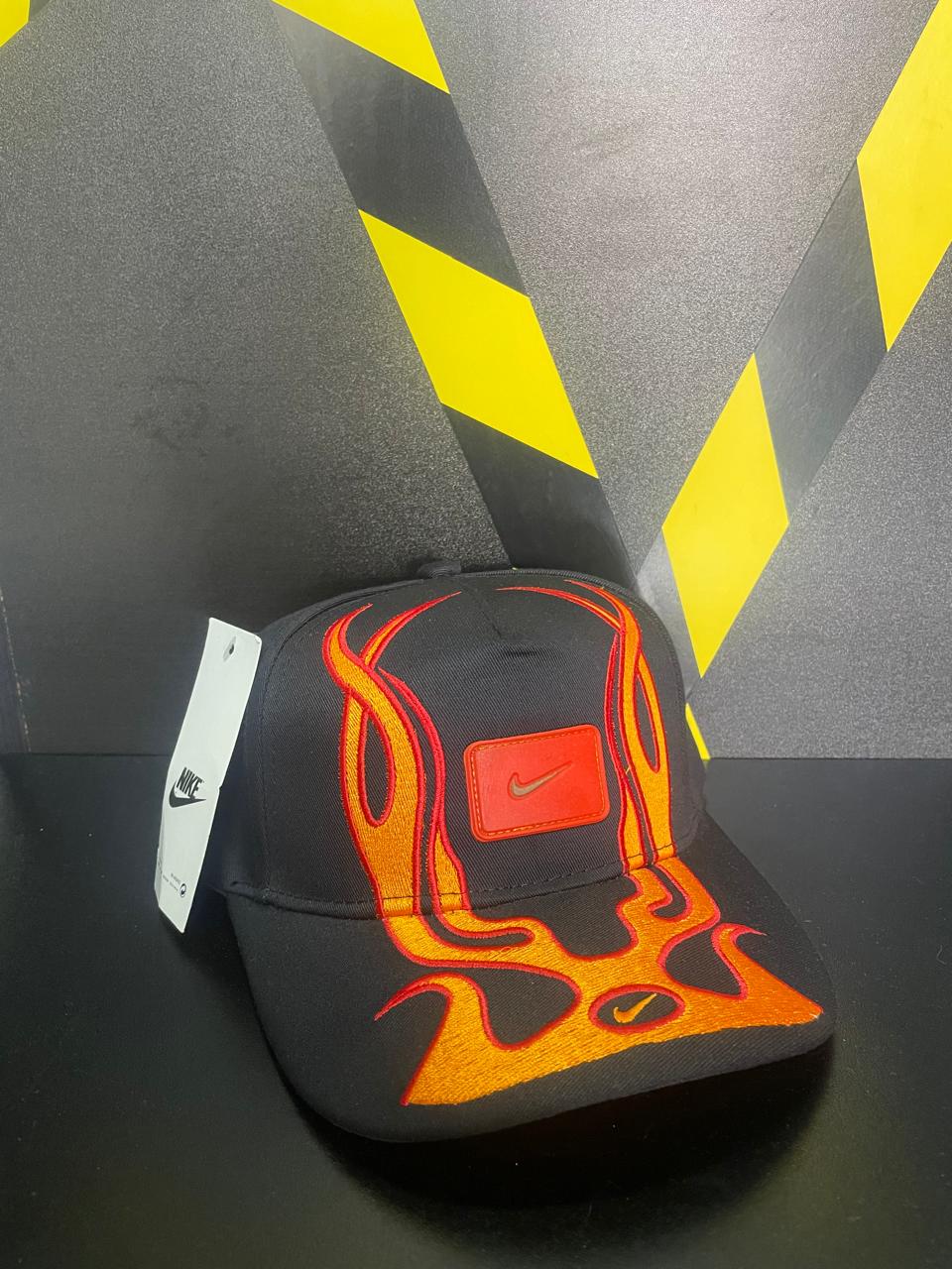GORRA NIKE FLAMAS NARANJAS