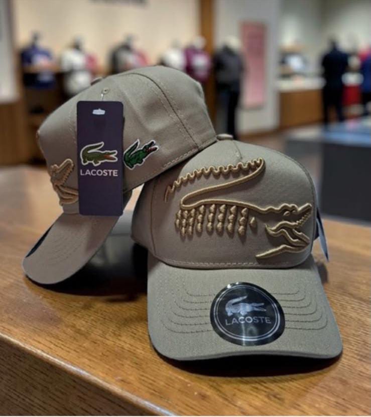 GORRA LACOSTE OSCURA