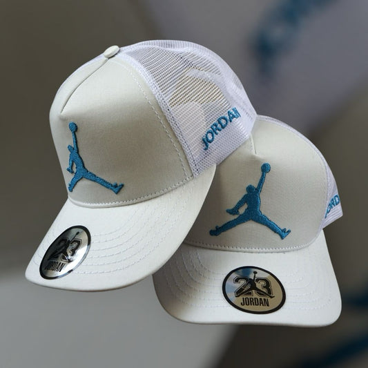Bk JORDAN BLANCO CON CELESTE
