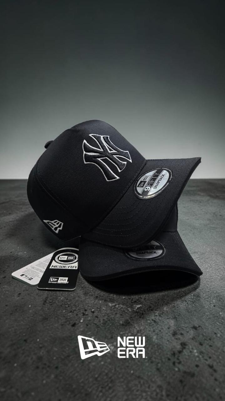 GORRA YANKEES NEGRA CON BLANCO