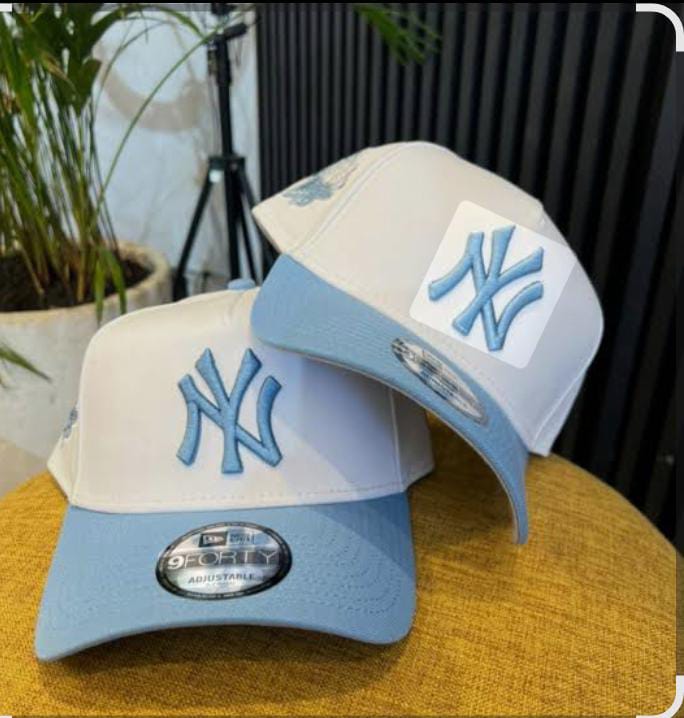 GORRA YANKEES BLANCA CON CELESTE