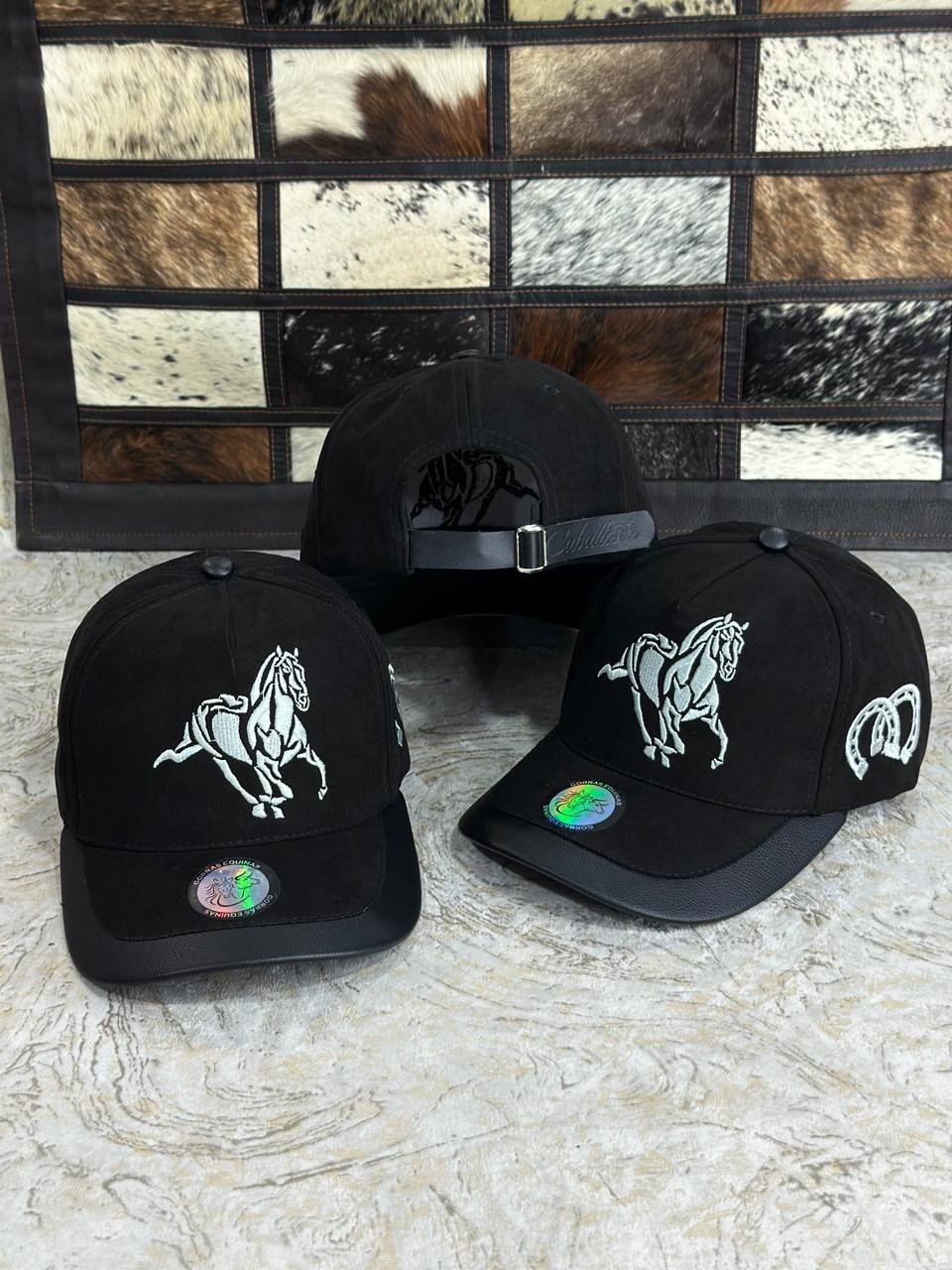 GORRA CABALLO BLACK AND WHITE