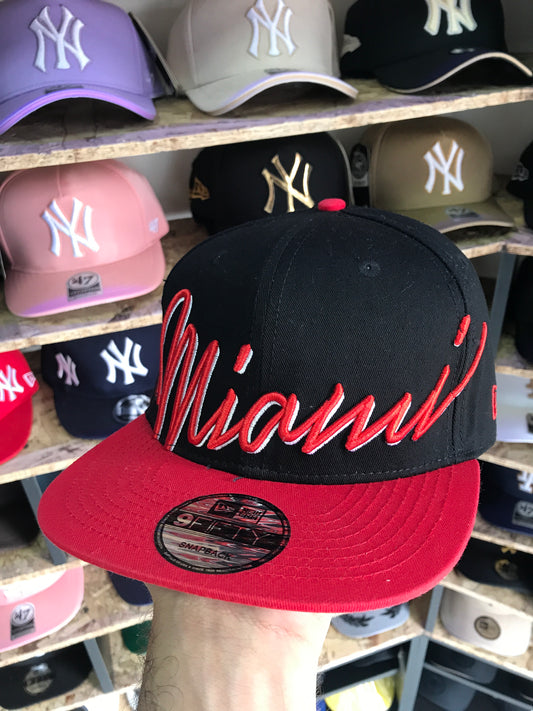Bk MIAMI HEAD NEGRO CON ROJO