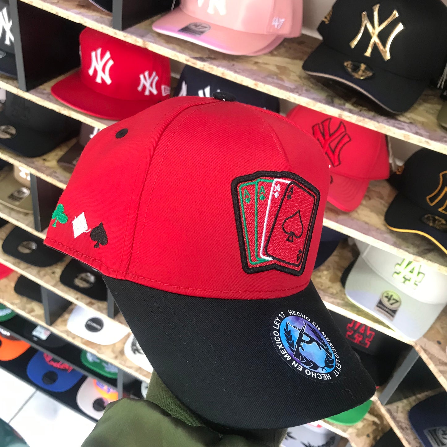 Bk CARTAS ROJA CON NEGRO