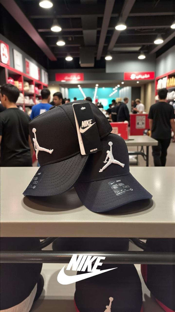 GORRA JORDAN BLACK AND WHITE