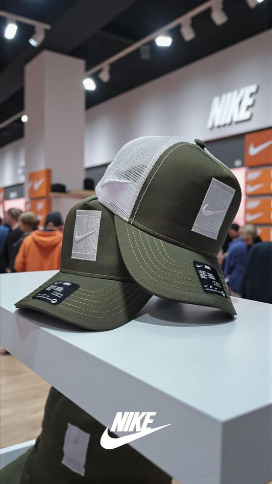 GORRA NIKE GREEN AND WHITE