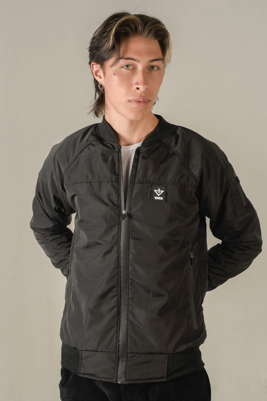 CHAQUETA IMPERMIABLE NEGRA