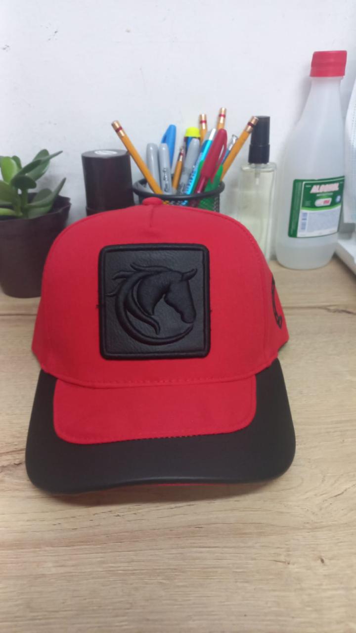 GORRA RED AND BLACK