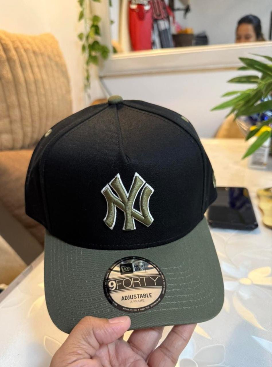 GORRA YANKEES NEGRA CON MUSGO