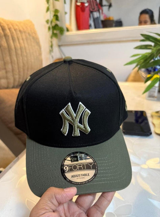 GORRA YANKEES NEGRA CON MUSGO