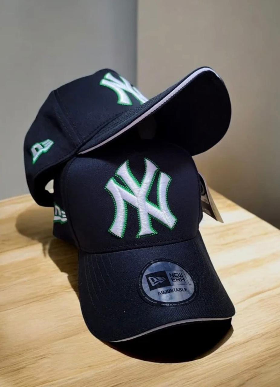 GORRA YANKEES NEGRA CON VERDE