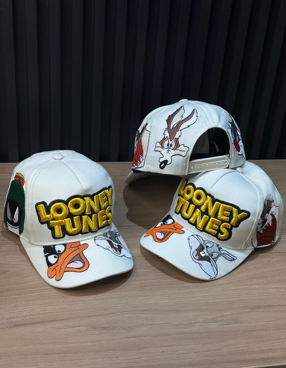GORRA LOONEY TUNES BLANCA HUESO