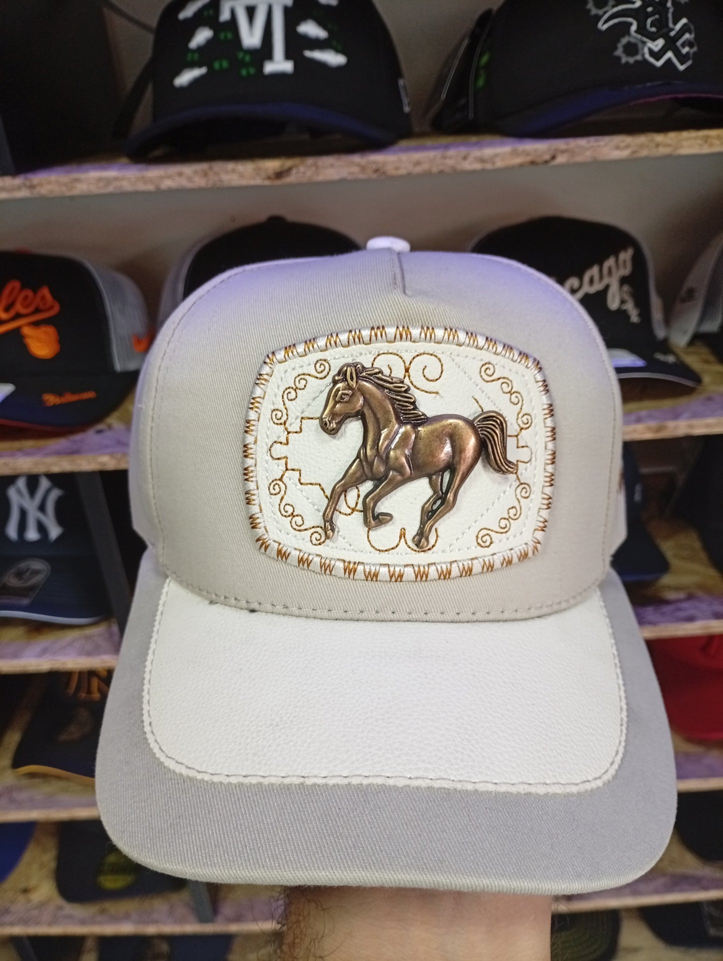 BK CABALLISTA BLANCO CON BEIGE