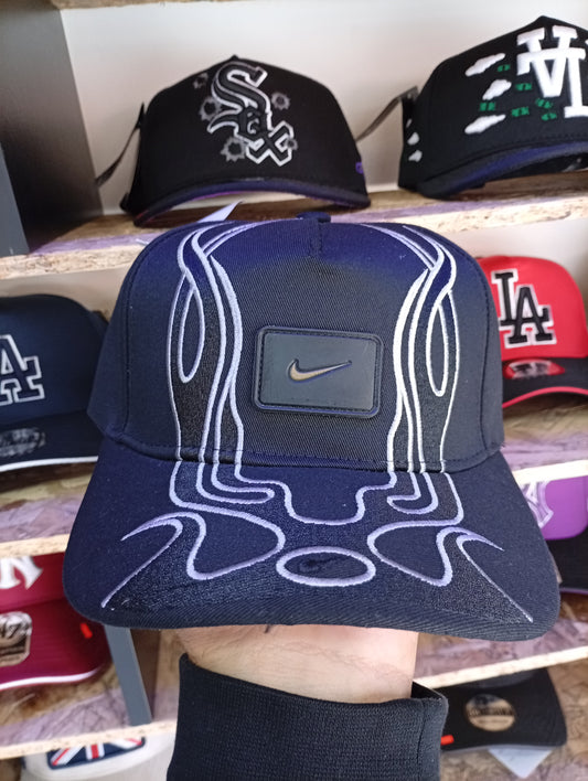 BK NIKE NEGRA CON LLAMA NEGRA
