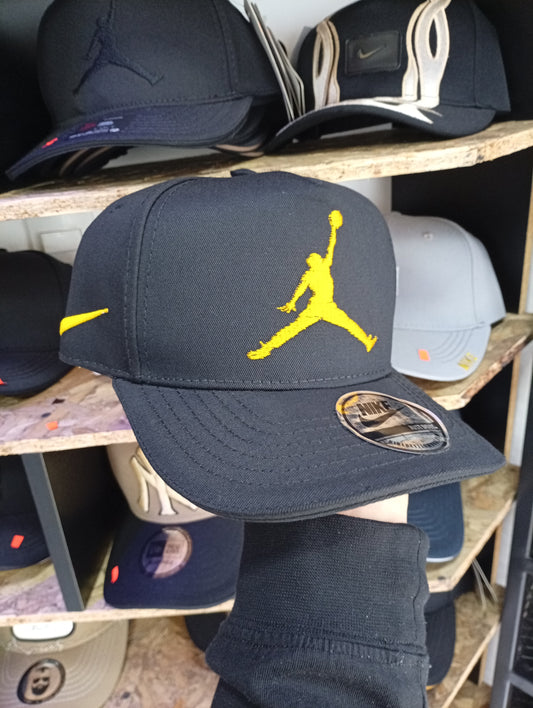BK JORDAN NEGRA CON AMARILLO