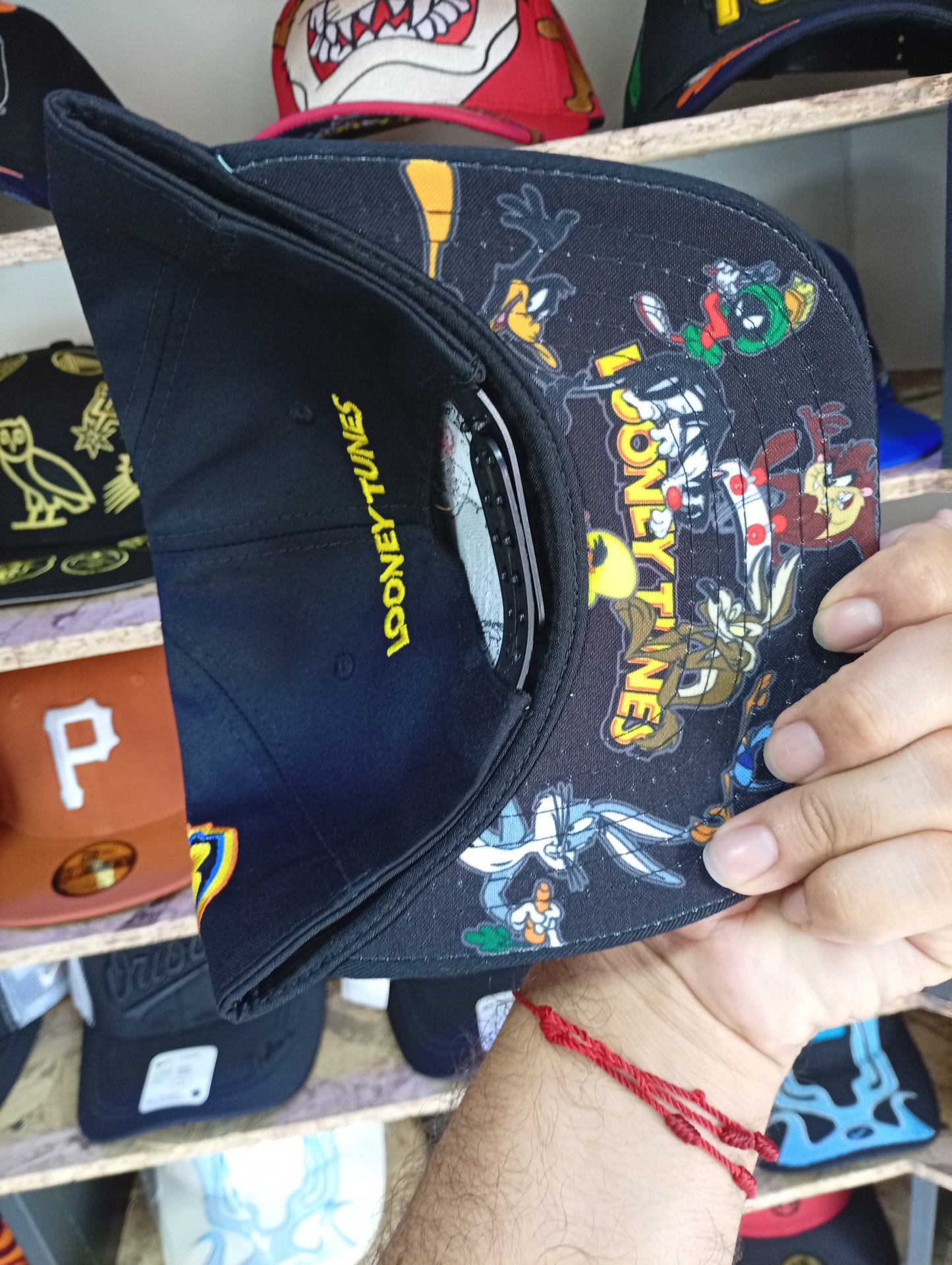 BK LOONEY TUNES NEGRA CON BLANCO