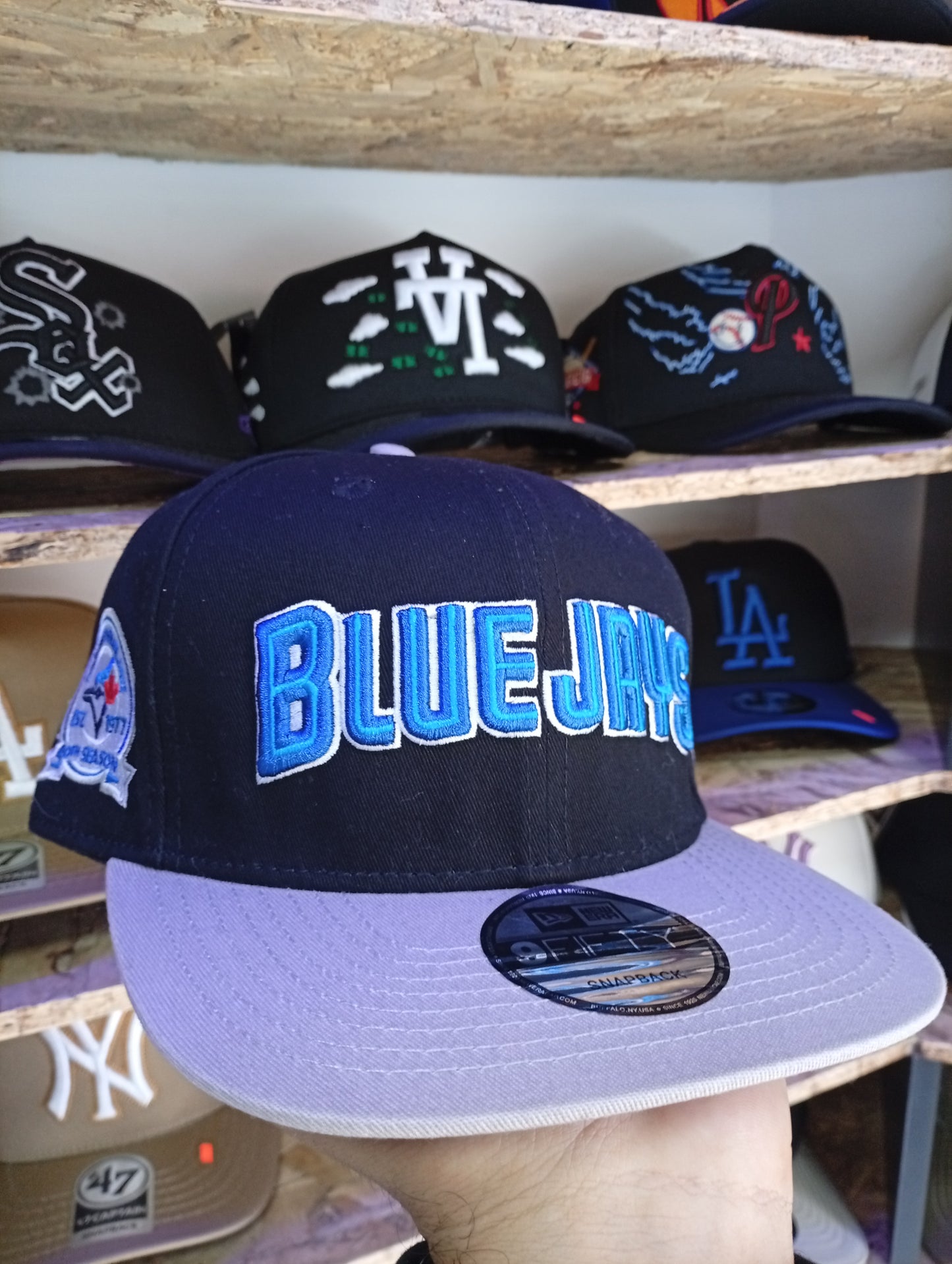 BK BLUE JAYS NEGRO CON GRIS Y CELESTE