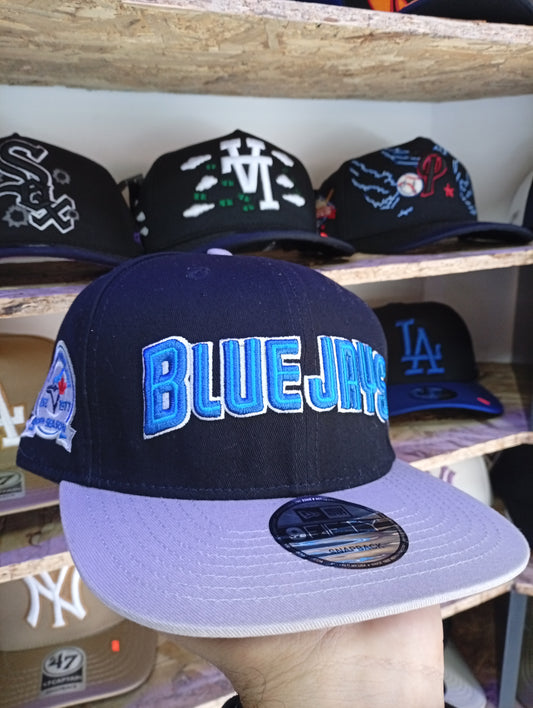 BK BLUE JAYS NEGRO CON GRIS Y CELESTE